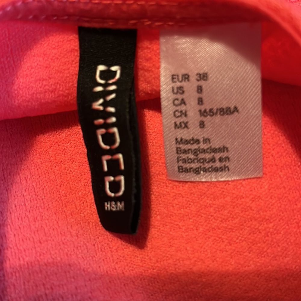 𝅺divided H&M Coral dress with plunge opening on back size 8 - Picture 4 of 6